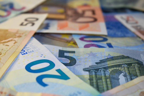 Tỷ giá euro ngày 26/5: Điều chỉnh trên diện rộng, thị trường chợ đen đi ngược xu hướng