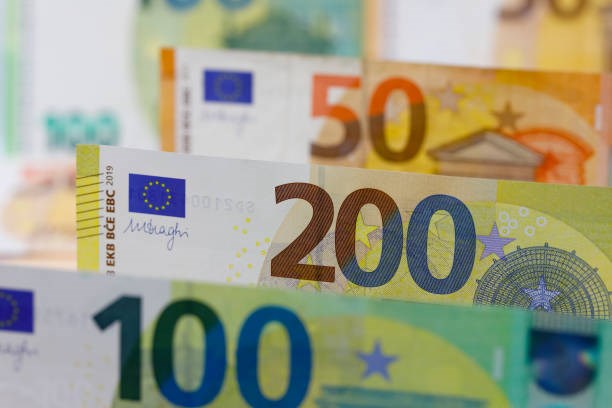 Tỷ giá euro ngày 14/5: Tiếp tục mất giá diện rộng, giá bán thị trường tự do lùi về 30.871 VND/EUR