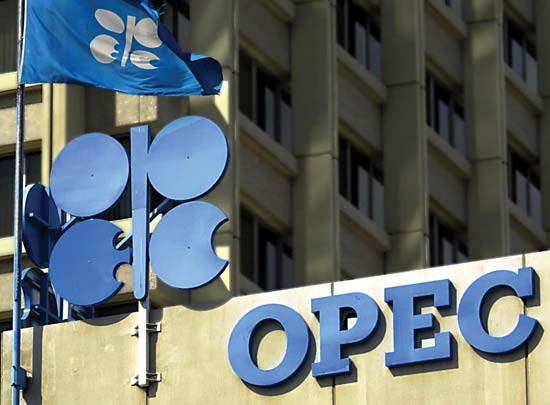OPEC cảnh báo nguồn cung dầu sụt giảm do Nga và Iran 