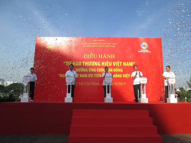 Thứ trưởng Trần Tuấn Anh tham dự Diễu hành “Tự hào thương hiệu Việt Nam“