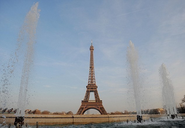 Đóng cửa tháp Eiffel vì nghi có khủng bố