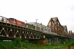 Bố trí vốn khôi phục cầu Long Biên
