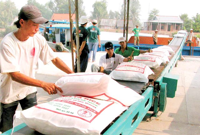 Xuất khẩu gạo 9 tháng giảm cả về giá và lượng