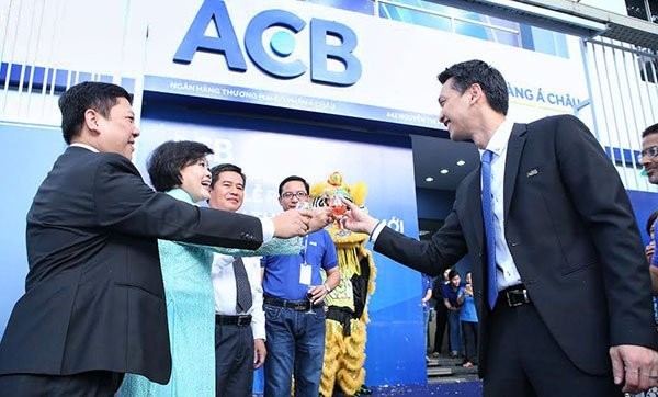 Vợ phó Tổng giám đốc ACB muốn bán toàn bộ 1 triệu cổ phiếu