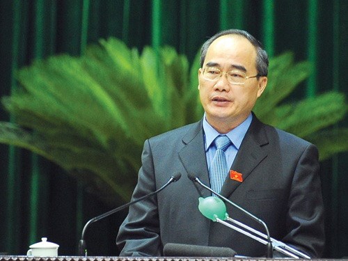 Chủ tịch MTTQ Nguyễn Thiện Nhân phân tích kinh tế bằng tiếng Anh