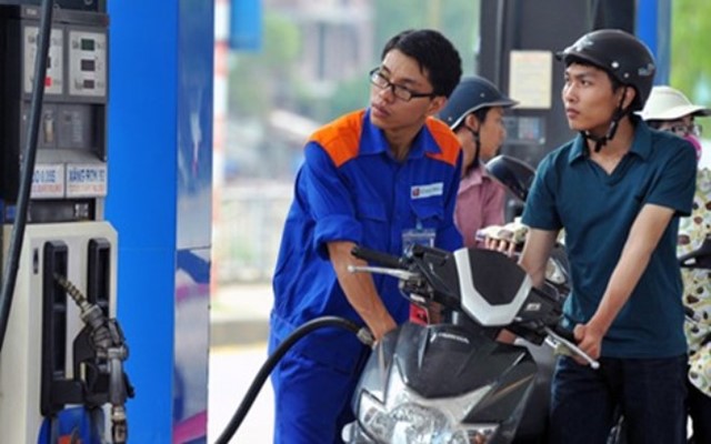 Từ 15h chiều nay, giá xăng tiếp tục giảm 178 đồng/lít