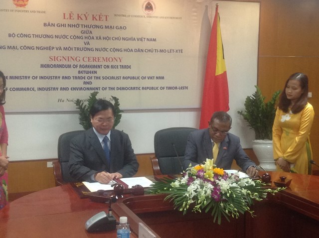 Bộ trưởng Vũ Huy Hoàng ký bản ghi nhớ thương mại gạo với Timor-Leste