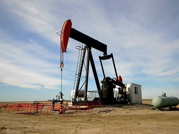 Giá dầu WTI mất gần 3% trước những lo ngại về nguồn cung