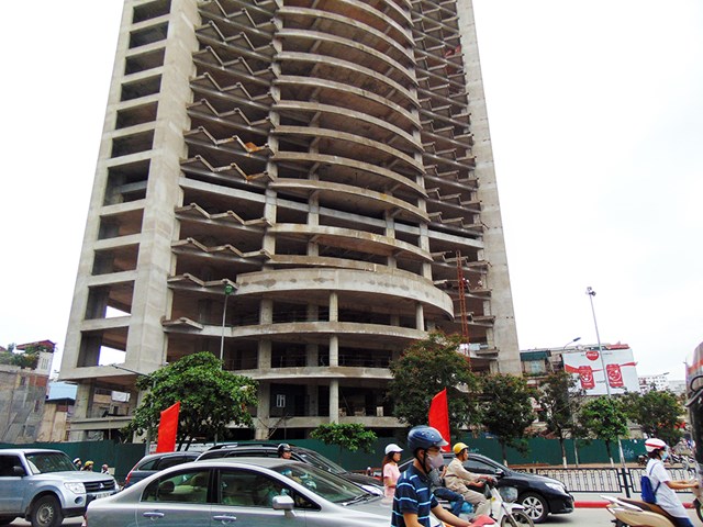 Xây xong phần thô, Việt Tower bỏ dở dự án đắc địa 198B Tây Sơn