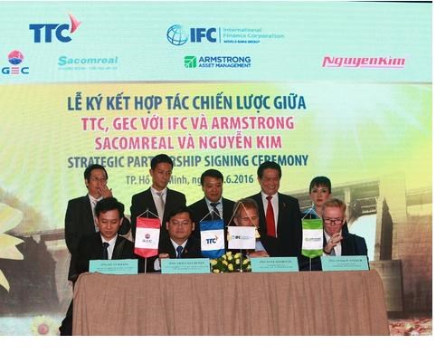 Ký hợp tác chiến lược phát triển năng lượng