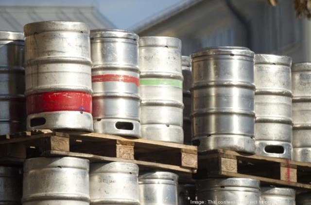 Mỹ sẽ áp thuế mới với mặt hàng đệm và thùng đựng bia của Trung Quốc