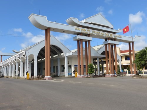 Kiến nghị bỏ thuế VAT 0% với hàng hóa xuất khẩu vào Lao Bảo, Cầu Treo