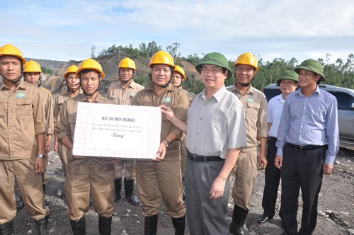 Bộ trưởng Vũ Huy Hoàng: Ưu tiên cung cấp than cho ngành điện