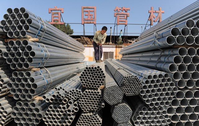 Giá thép ở Trung Quốc giảm chóng mặt, nhiều doanh nghiệp lỗ chồng chất