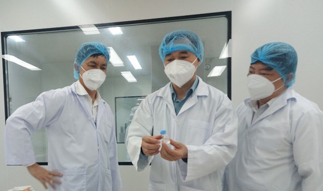 Thứ trưởng Y tế: 'Mong muốn Việt Nam sớm có vaccine trong nước sản xuất'