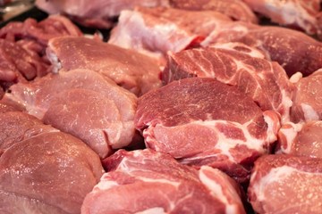Thiếu CO2 khiến giá thịt gà, thịt heo tăng cao ở Anh