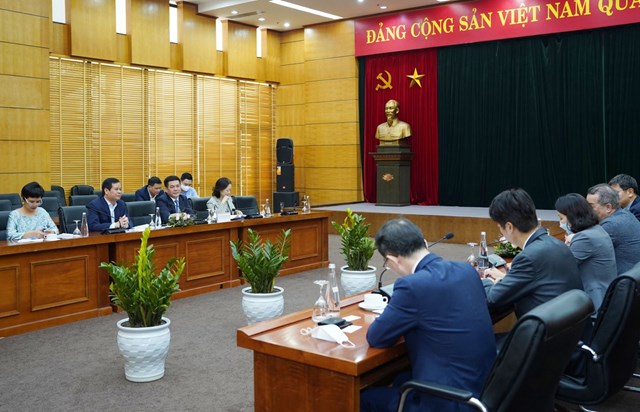 Bộ trưởng Nguyễn Hồng Diên làm việc với Tập đoàn Năng lượng Hanwha