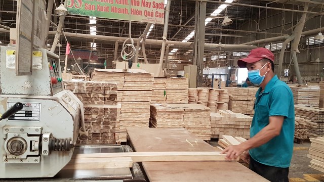 Lạm phát toàn cầu đang đẩy xuất khẩu gỗ Việt Nam 'giảm tốc'