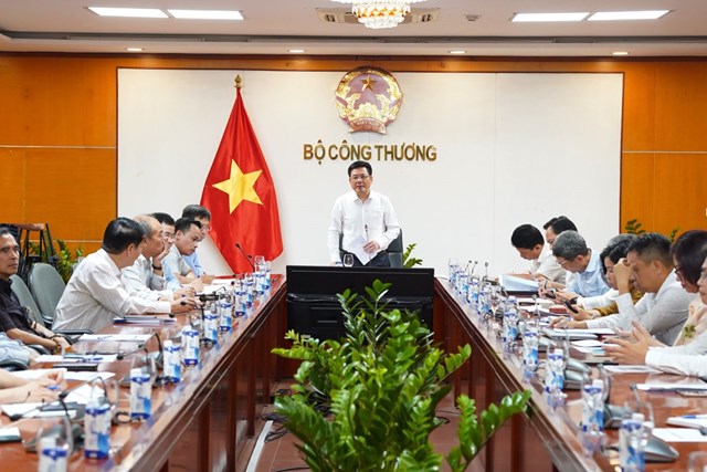 Bộ trưởng Nguyễn Hồng Diên chủ trì cuộc họp về bảo đảm cung ứng xăng dầu cho TT trong nước năm 2023