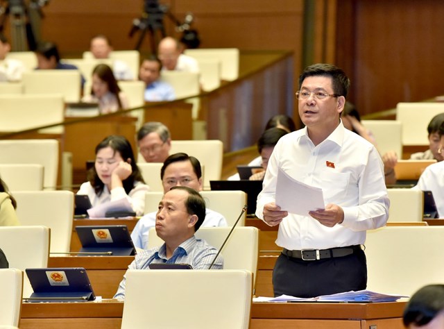 Bộ trưởng Nguyễn Hồng Diên giải trình, làm rõ các vấn đề về phát triển năng lượng tái tạo