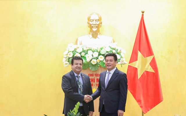 Bộ trưởng Nguyễn Hồng Diên tiếp xã giao Đại sứ Đặc mệnh toàn quyền Cộng hòa Chile tại Việt Nam