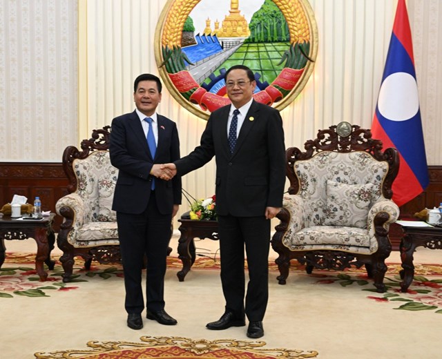 Bộ trưởng Nguyễn Hồng Diên tiếp kiến Thủ tướng Chính phủ Lào Sonexay Siphandone