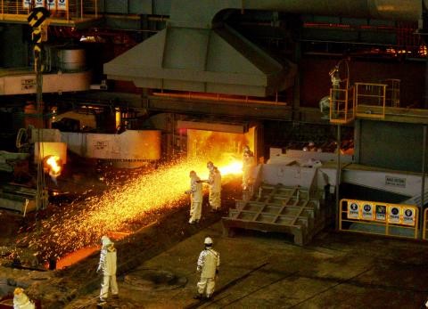 Nhập khẩu quặng sắt tháng 5 của Trung Quốc trên 100 tấn trong tháng thứ ba