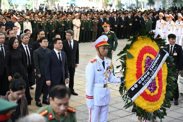 Lãnh đạo, cán bộ Bộ Công Thương kính viếng Tổng Bí thư Nguyễn Phú Trọng