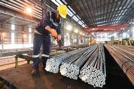 Giá thép hôm nay 16/6: Thị trường trong nước ổn định, giá quốc tế chịu áp lực từ chính sách thuế Mỹ