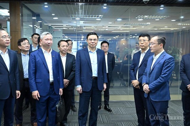 Quyền Bộ trưởng Bộ Công Thương Lê Mạnh Hùng làm việc với NSMO