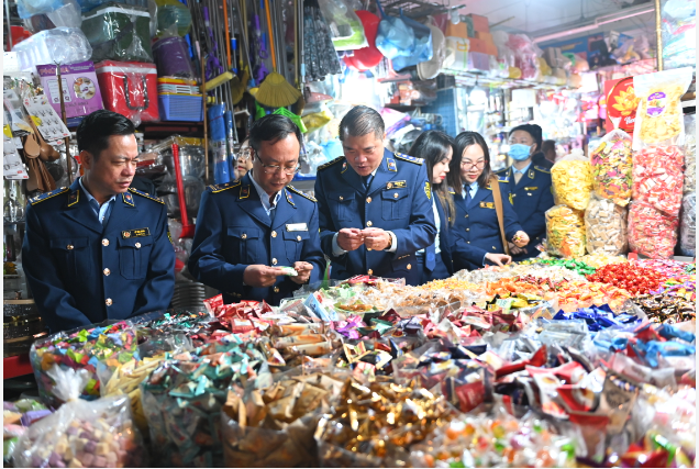 Kiểm tra tình hình cung - cầu, giá cả và chất lượng hàng hóa Tết Bính Ngọ 2026 tại Hà Nội