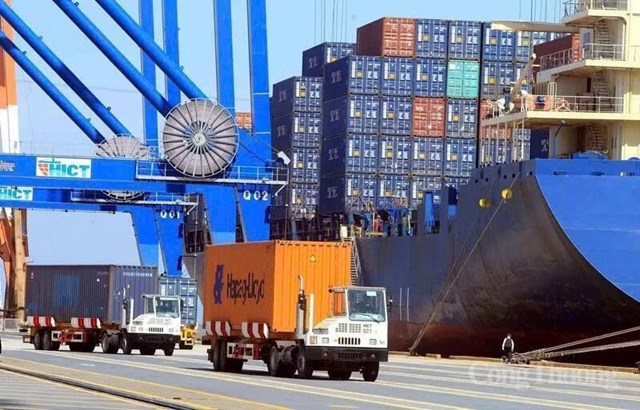 Việt Nam xuất siêu sang Singapore hơn 4,18 tỷ USD trong 4 tháng đầu năm 2026
