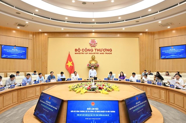 Bộ Công Thương làm việc với Bộ Tài chính, Bộ Nông nghiệp và Môi trường thúc đẩy xuất khẩu tăng trưởng hai con số