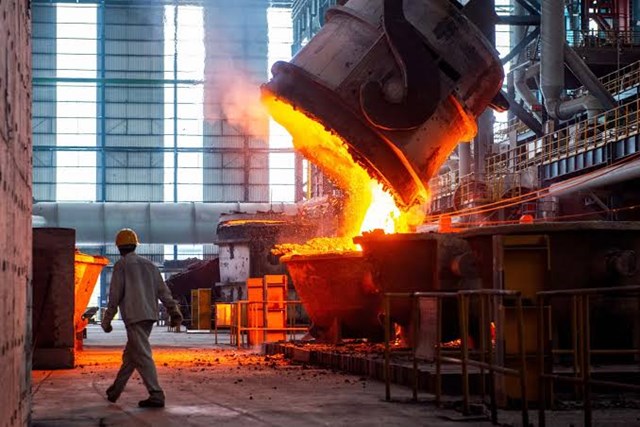 Giá quặng sắt ngày 15/10 giảm sâu do lo ngại nhu cầu yếu và nguồn cung gia tăng