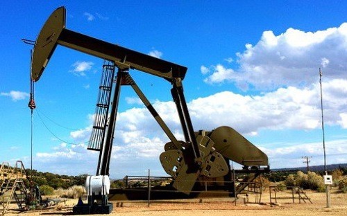 Giá dầu xuống dưới 34 USD/thùng lần đầu tiên trong hơn một thập kỷ 