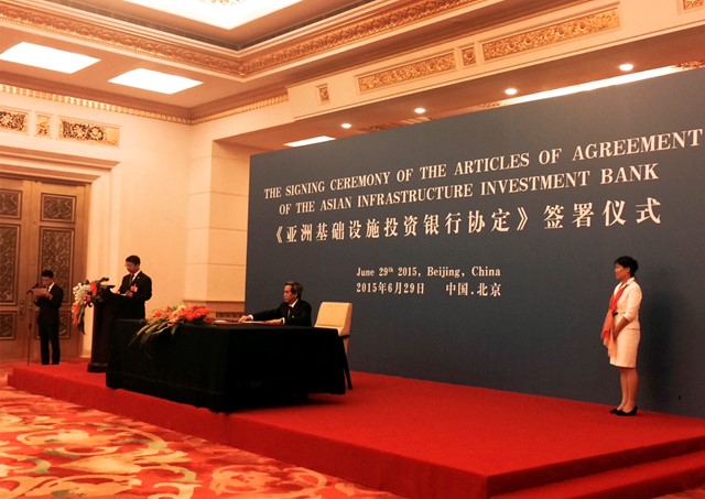 Thống đốc Nguyễn Văn Bình ký điều lệ hoạt động của AIIB