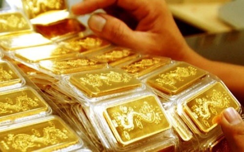 Giá vàng giảm nhẹ, tỷ giá đứng yên