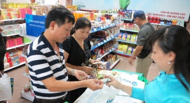 Hết thời bán hàng “chặt chém” ở sân bay