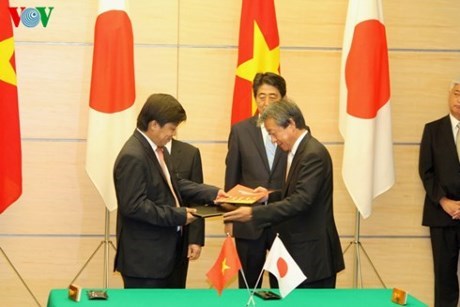 Việt Nam - Nhật Bản ký hàng loạt văn kiện hợp tác