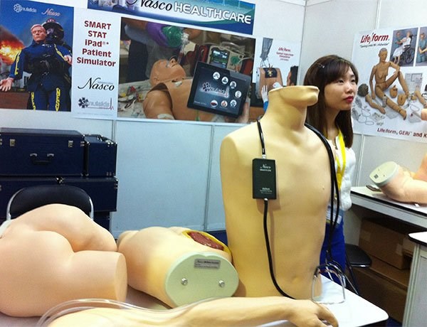 Ngành thiết bị y tế: Làm ra bán cho ai?