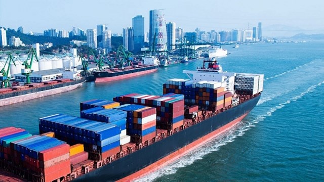 Cán cân thương mại hàng hóa của Việt Nam thặng dư 16,99 tỷ USD