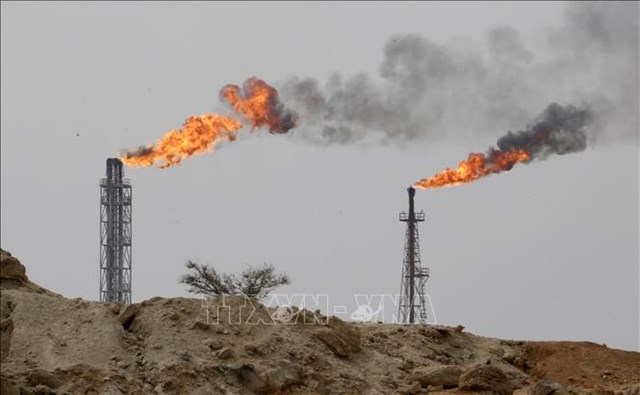 OPEC+ hạ dự báo nhu cầu dầu mỏ trong năm 2021 