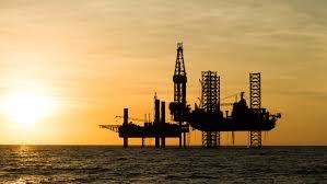 Giá dầu tăng khi các nhà sản xuất cam kết hạn chế sản lượng