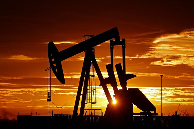 Giá dầu giảm từ mức cao nhất trong 6 tuần