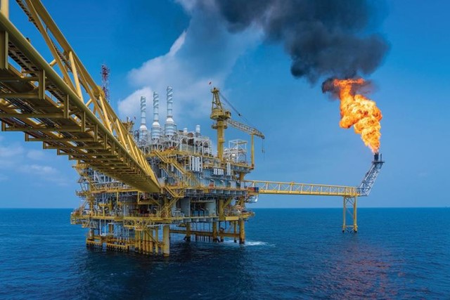 Giá dầu thế giới tăng hơn 1%