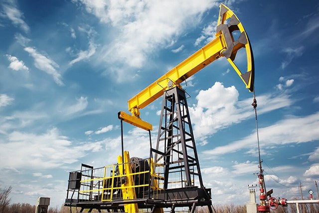 Giá dầu thế giới giảm gần 1%