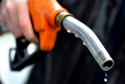 Giá xăng dầu hôm nay 21/12: Xăng giảm từ 300-500 đồng/lít, giá dầu giảm 70-150 đồng/lít