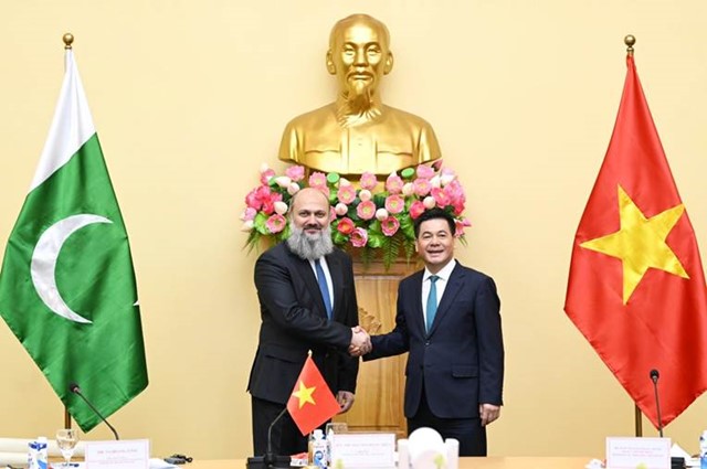Bộ trưởng Bộ Công Thương Nguyễn Hồng Diên hội đàm với Bộ trưởng Bộ Thương mại Pakistan