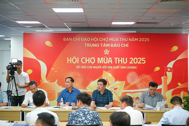 Bộ trưởng Nguyễn Hồng Diên kiểm tra tiến độ thi công Hội chợ Mùa Thu 2025