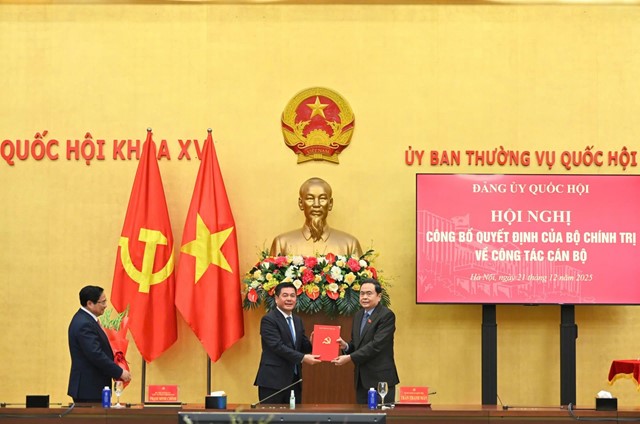 Công bố Quyết định của Bộ Chính trị chỉ định Bộ trưởng Nguyễn Hồng Diên giữ chức Phó Bí thư Đảng ủy Quốc hội